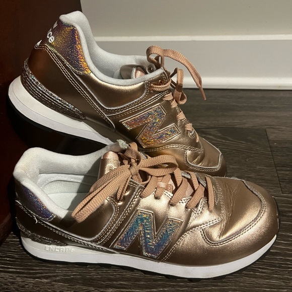 New Balance, Women’s Pink sneakers - Picture 2 of 5